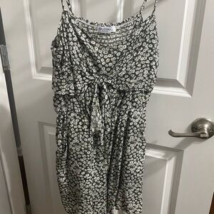 Arizona Jean co romper. Size small, green worh small daisys, cute!